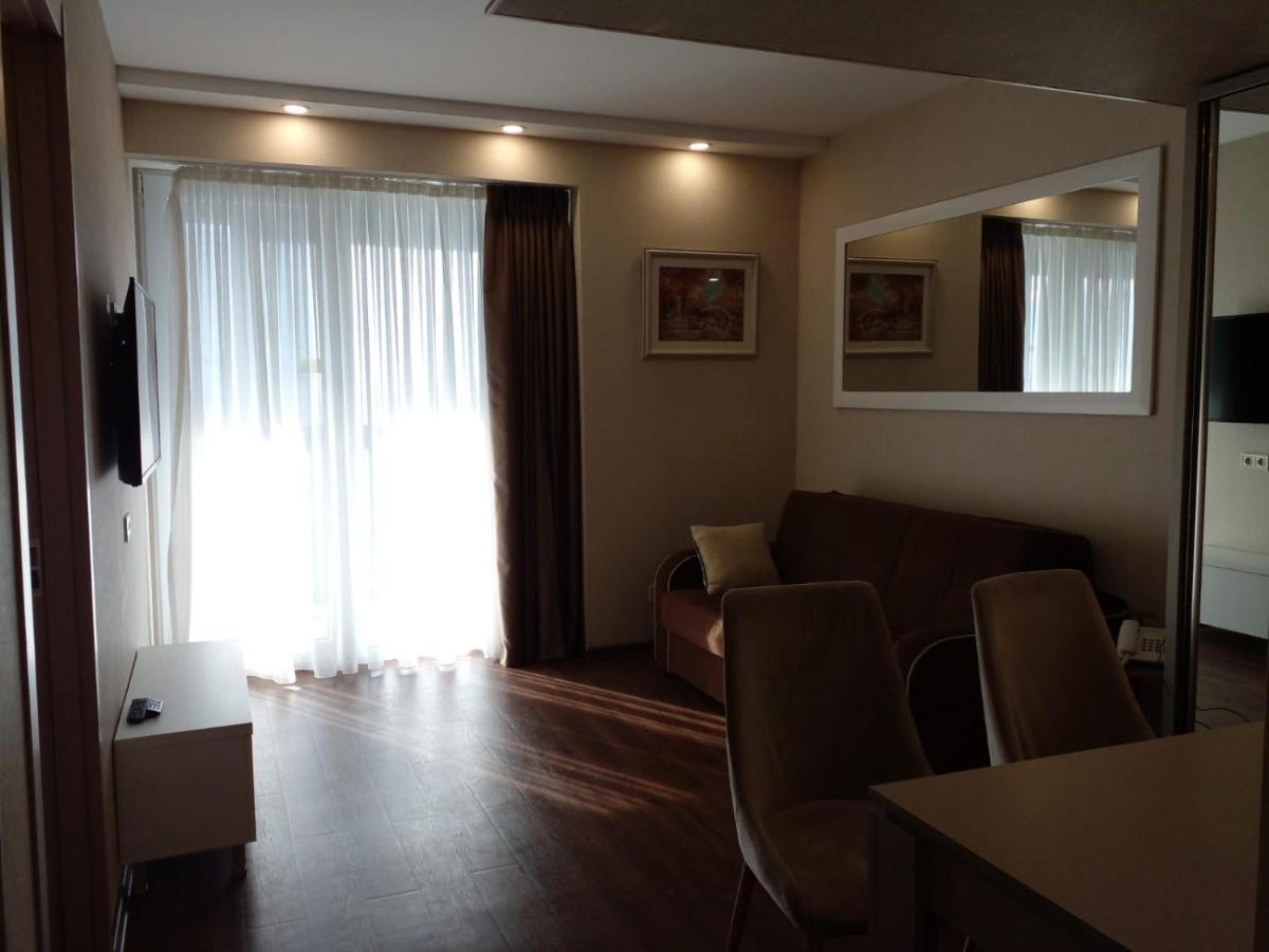 Aphrodite Apartments Батуми Екстериор снимка