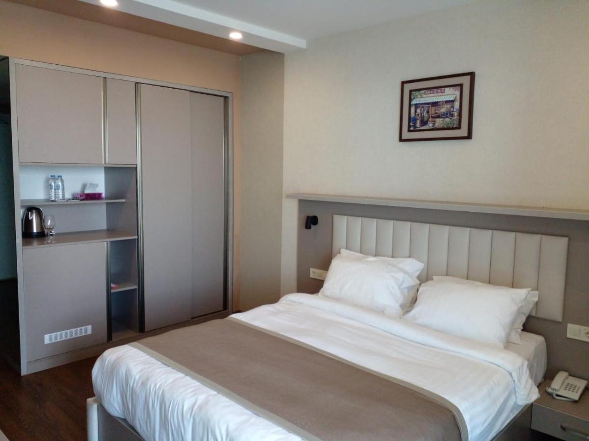 Aphrodite Apartments Батуми Екстериор снимка