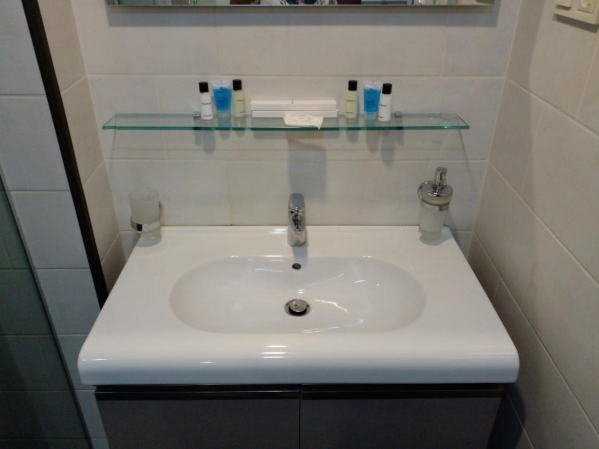 Aphrodite Apartments Батуми Екстериор снимка