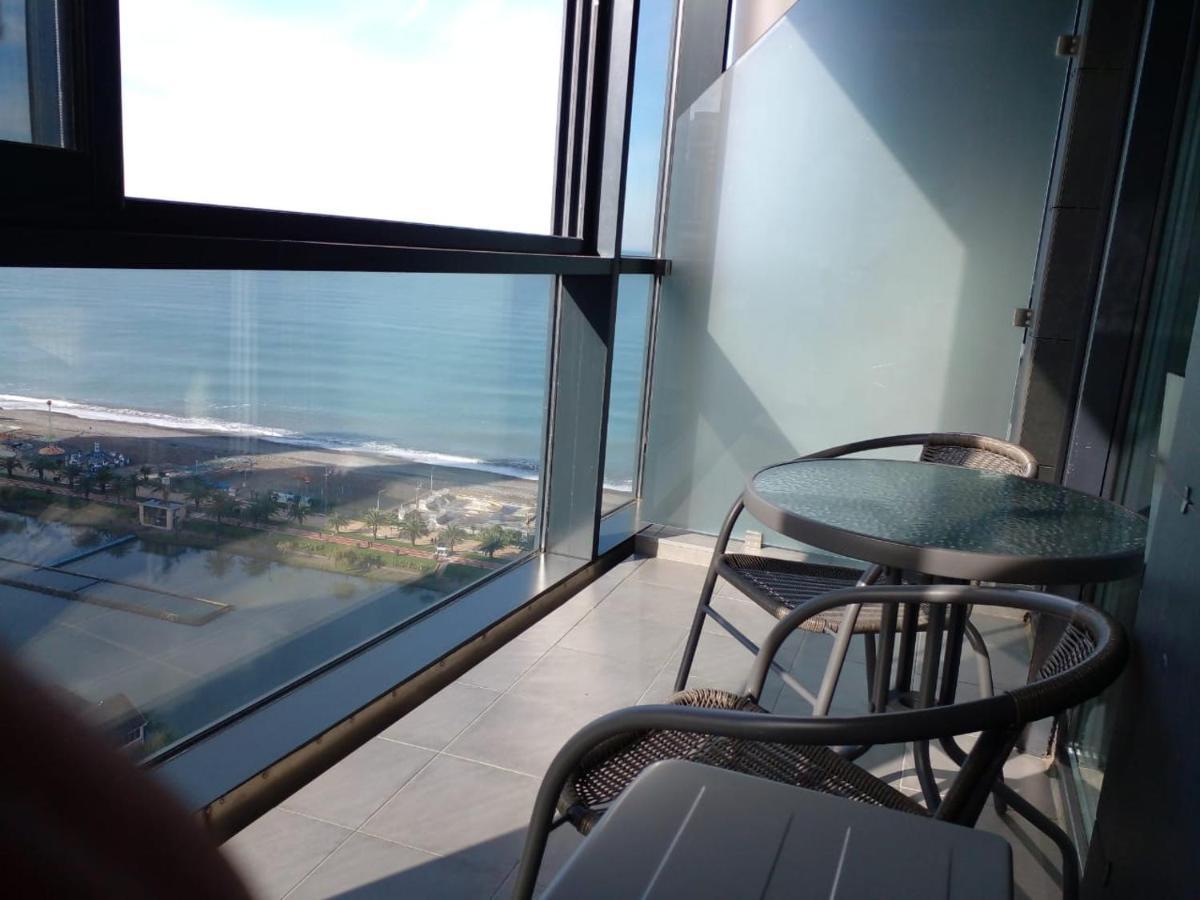 Aphrodite Apartments Батуми Екстериор снимка