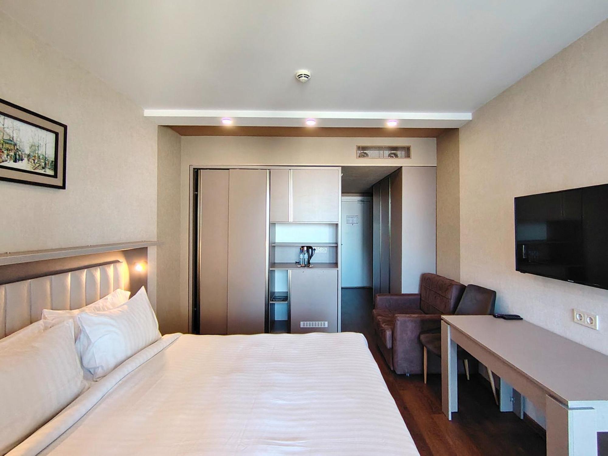 Aphrodite Apartments Батуми Екстериор снимка