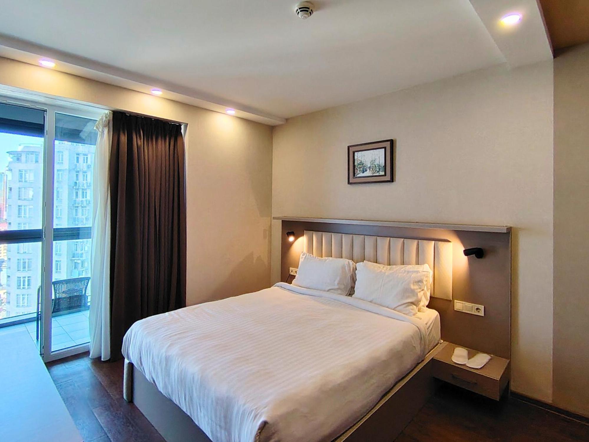 Aphrodite Apartments Батуми Екстериор снимка